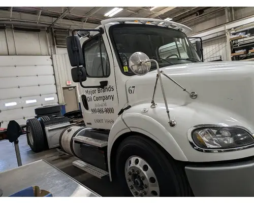 FREIGHTLINER M2-112 Cab