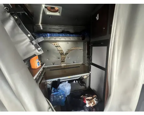 FREIGHTLINER M2 112 Cab