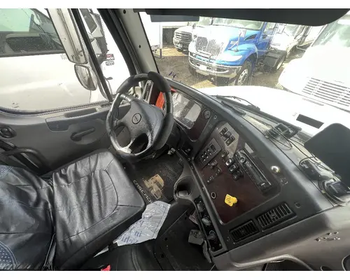 FREIGHTLINER M2 112 Cab