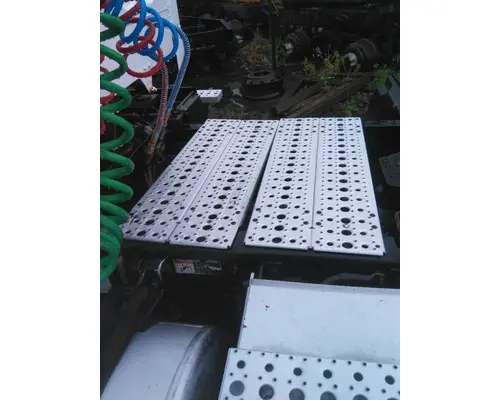FREIGHTLINER M2 112 DECK (CATWALK) STEP