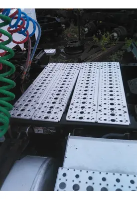 FREIGHTLINER M2 112 DECK (CATWALK) STEP