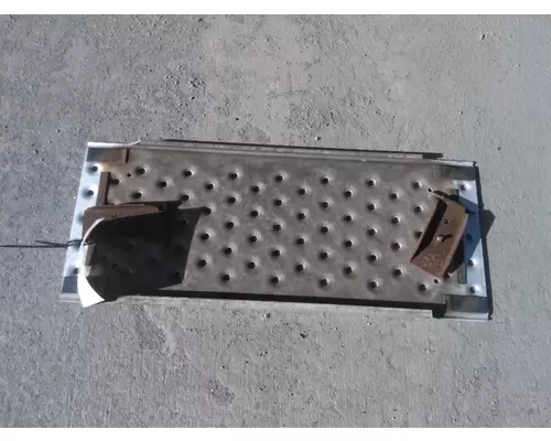 FREIGHTLINER M2 112 DECK (CATWALK) STEP