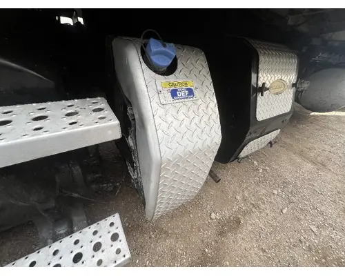 FREIGHTLINER M2 112 DEF Tank2