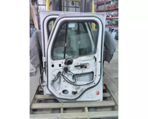 FREIGHTLINER M2 112 DOOR ASSEMBLY, FRONT