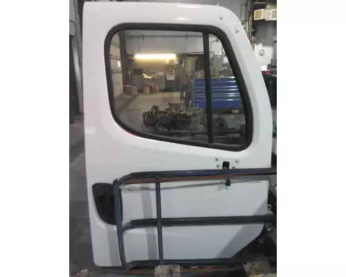 FREIGHTLINER M2 112 DOOR ASSEMBLY, FRONT