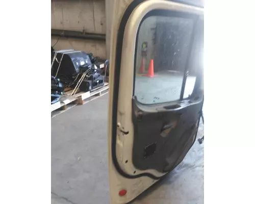 FREIGHTLINER M2 112 DOOR ASSEMBLY, FRONT