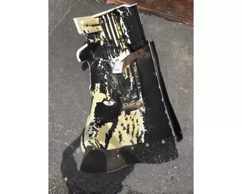 FREIGHTLINER M2-112 Fender Extension