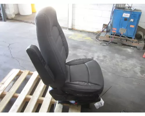 FREIGHTLINER M2 112 SEAT, FRONT