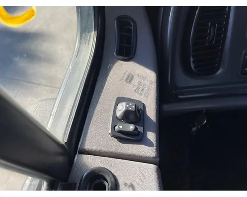 FREIGHTLINER M210664ST Vehicle For Sale