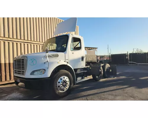 FREIGHTLINER M211264ST Vehicle For Sale