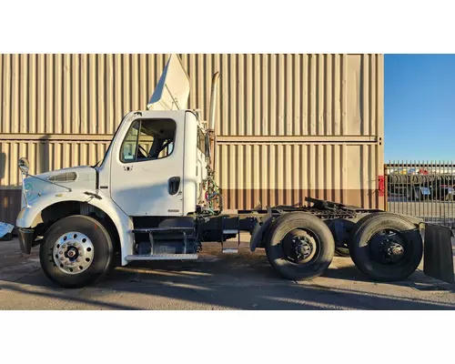 FREIGHTLINER M211264ST Vehicle For Sale