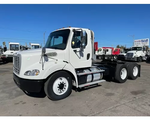 FREIGHTLINER M211264ST Vehicle For Sale