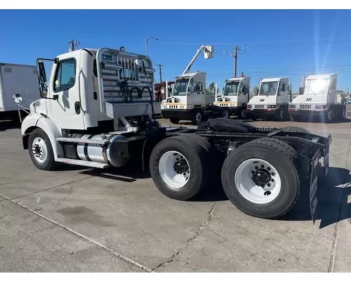 FREIGHTLINER M211264ST Vehicle For Sale