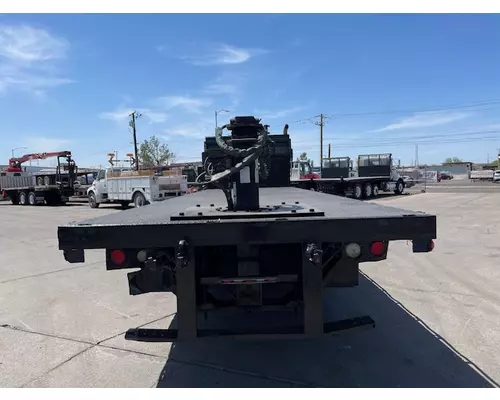 FREIGHTLINER M211264ST Vehicle For Sale