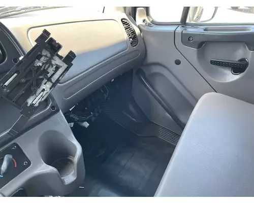 FREIGHTLINER M211264ST Vehicle For Sale