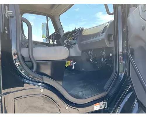 FREIGHTLINER M211264ST Vehicle For Sale