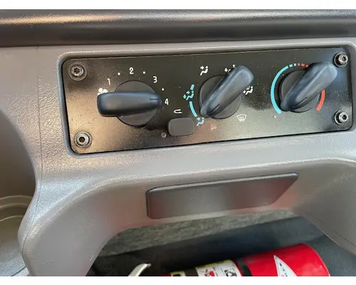 FREIGHTLINER M211264ST Vehicle For Sale