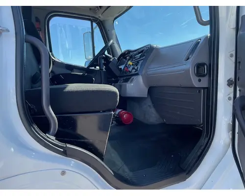 FREIGHTLINER M211264ST Vehicle For Sale