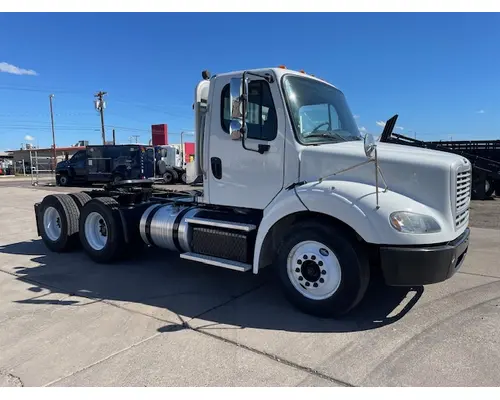 FREIGHTLINER M211264ST Vehicle For Sale