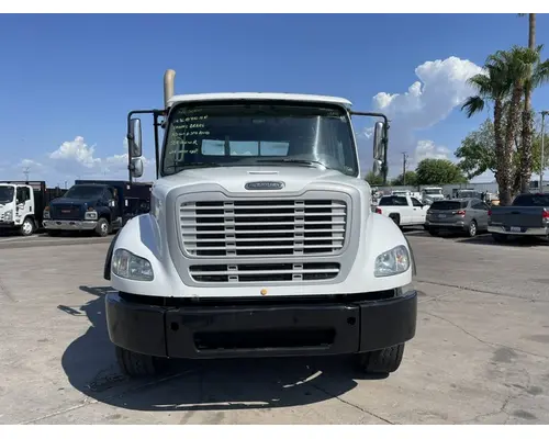 FREIGHTLINER M211264ST Vehicle For Sale