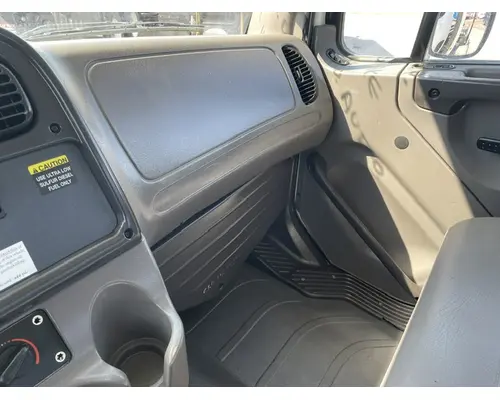 FREIGHTLINER M211264ST Vehicle For Sale