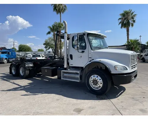 FREIGHTLINER M211264ST Vehicle For Sale
