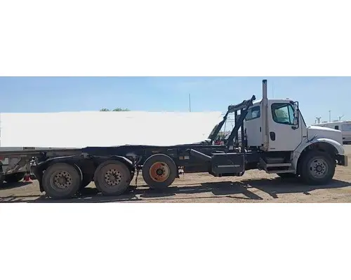 FREIGHTLINER M211284ST Vehicle For Sale