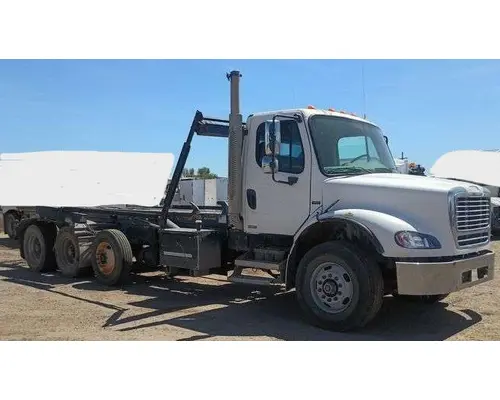 FREIGHTLINER M211284ST Vehicle For Sale