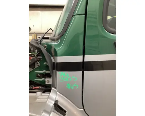 FREIGHTLINER M2 COWL