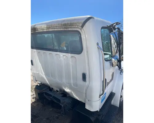 FREIGHTLINER M2 Cab Clip