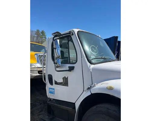 FREIGHTLINER M2 Cab Clip
