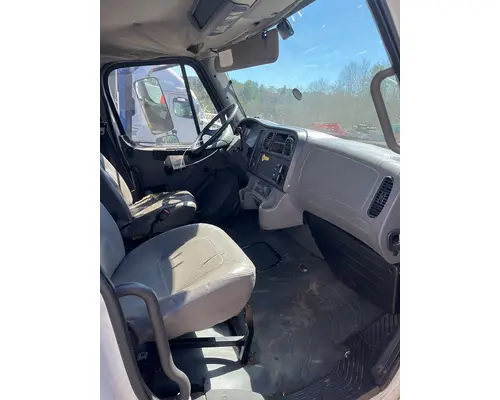 FREIGHTLINER M2 Cab Clip