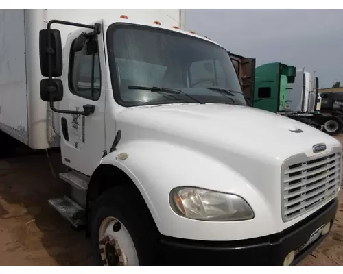 FREIGHTLINER M2 Cab Clip