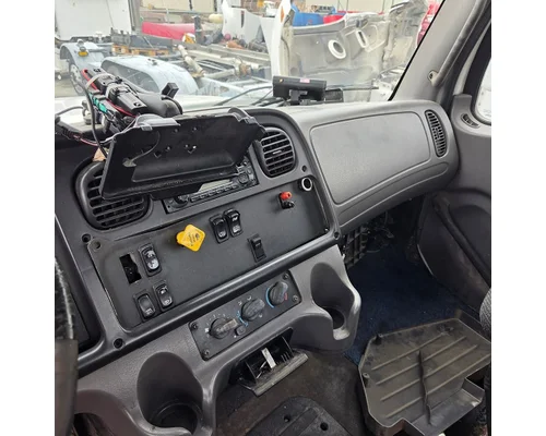 FREIGHTLINER M2 Cab