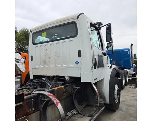 FREIGHTLINER M2 Cab