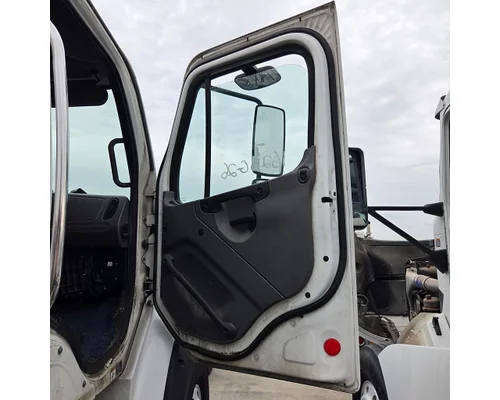 FREIGHTLINER M2 Cab