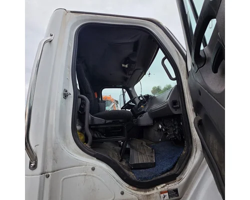 FREIGHTLINER M2 Cab
