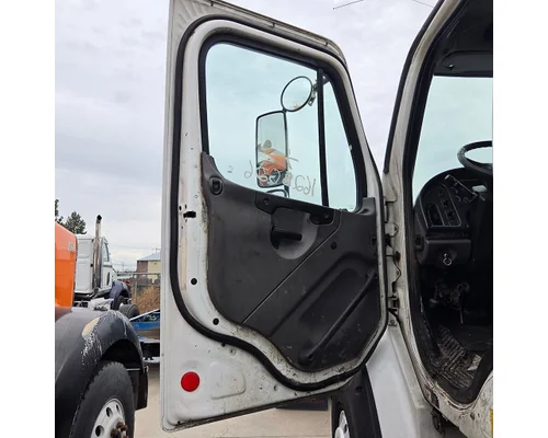 FREIGHTLINER M2 Cab