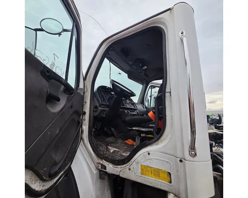 FREIGHTLINER M2 Cab