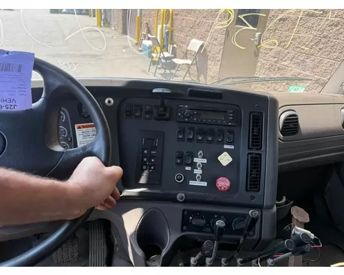 FREIGHTLINER M2 Cab