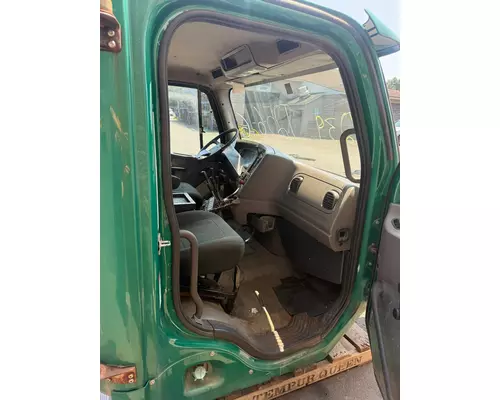 FREIGHTLINER M2 Cab