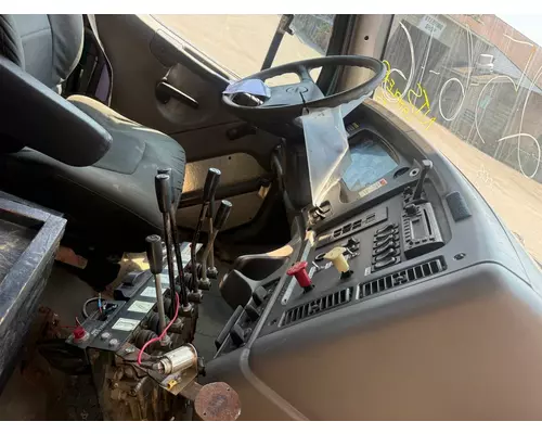 FREIGHTLINER M2 Cab