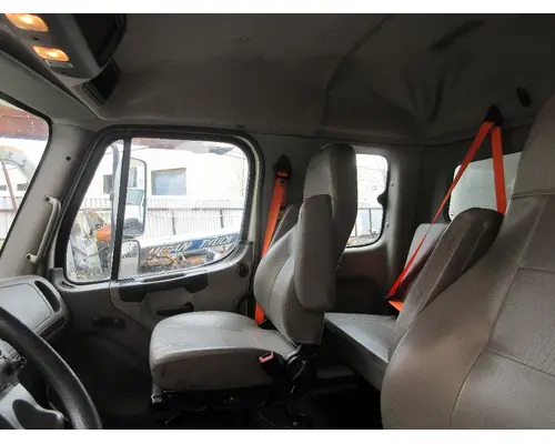 FREIGHTLINER M2 Cab
