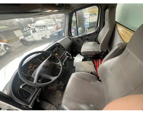 FREIGHTLINER M2 Complete Vehicle