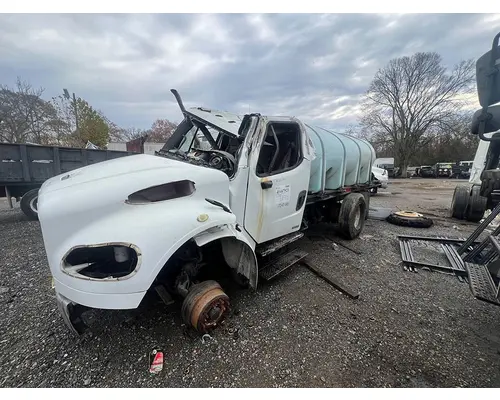 FREIGHTLINER M2 Complete Vehicle
