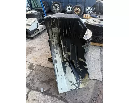 FREIGHTLINER M2 Fender Extension