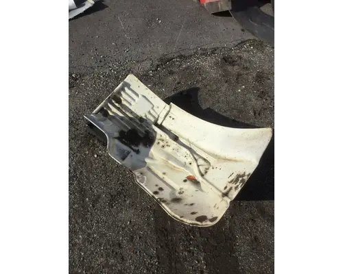 FREIGHTLINER M2 Fender Extension