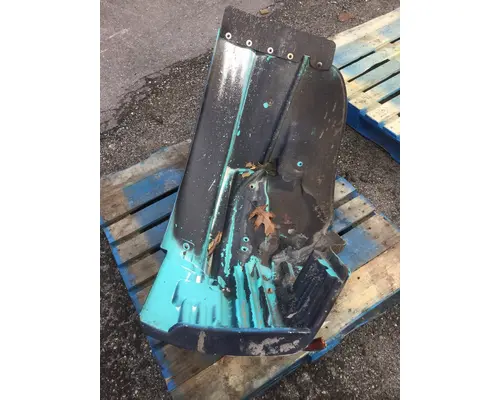 FREIGHTLINER M2 Fender Extension