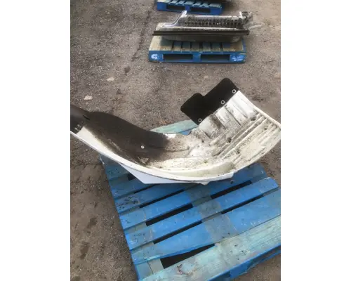 FREIGHTLINER M2 Fender Extension