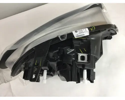 FREIGHTLINER M2 HEADLAMP